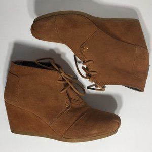 TOMS Desert Wedge Lace-Up Ankle Booties suede 6